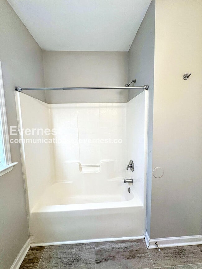 Building Photo - 2768 Summit Pkwy SW