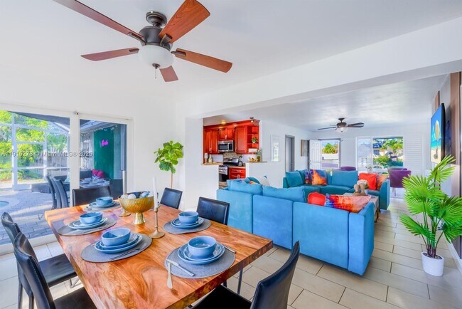 Building Photo - 312 N Luna Ct