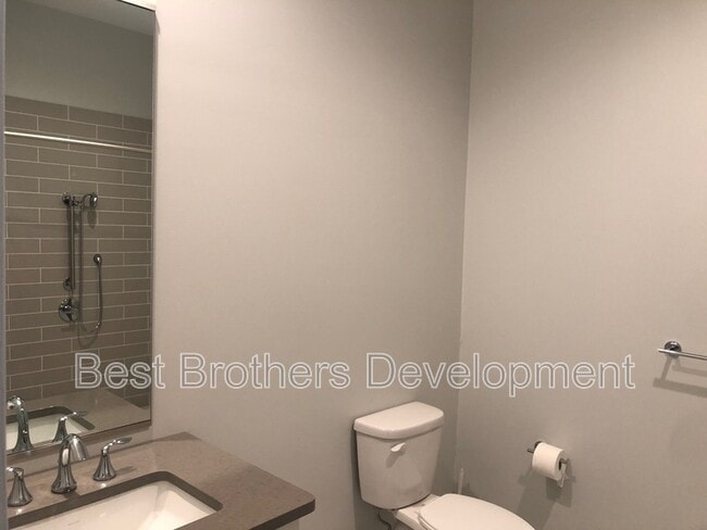 Building Photo - 4779 South Park Ave
