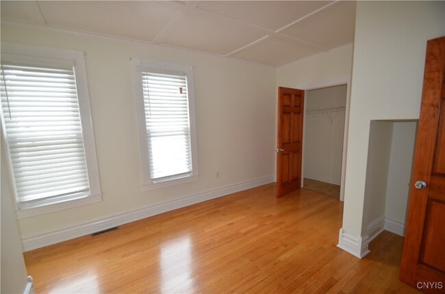 Building Photo - 359 Green St