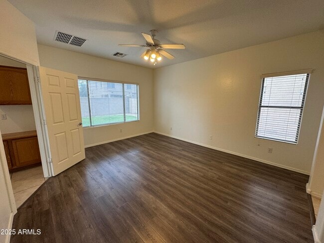 Building Photo - 3323 E Roadrunner Dr