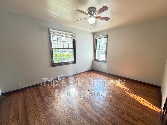 Building Photo - 7417 Pleaseway Dr