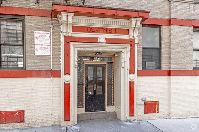 Entrance - 566 W 191st St