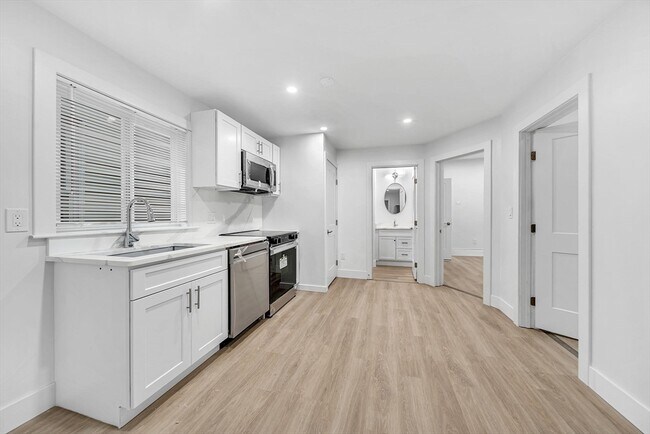 Building Photo - 92 Willow St