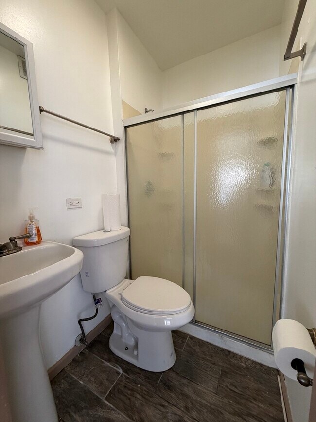 Building Photo - 7402 S Racine Ave