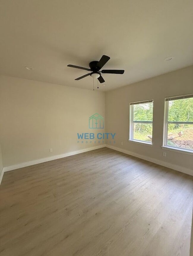 Building Photo - 2505 Lenway St