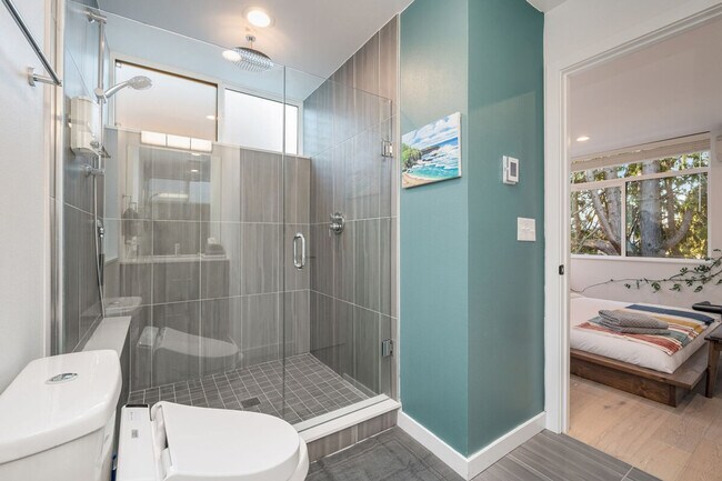 Building Photo - 764A Belmont Pl E