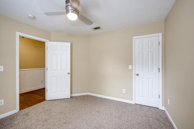 Building Photo - 153 Photinia Dr
