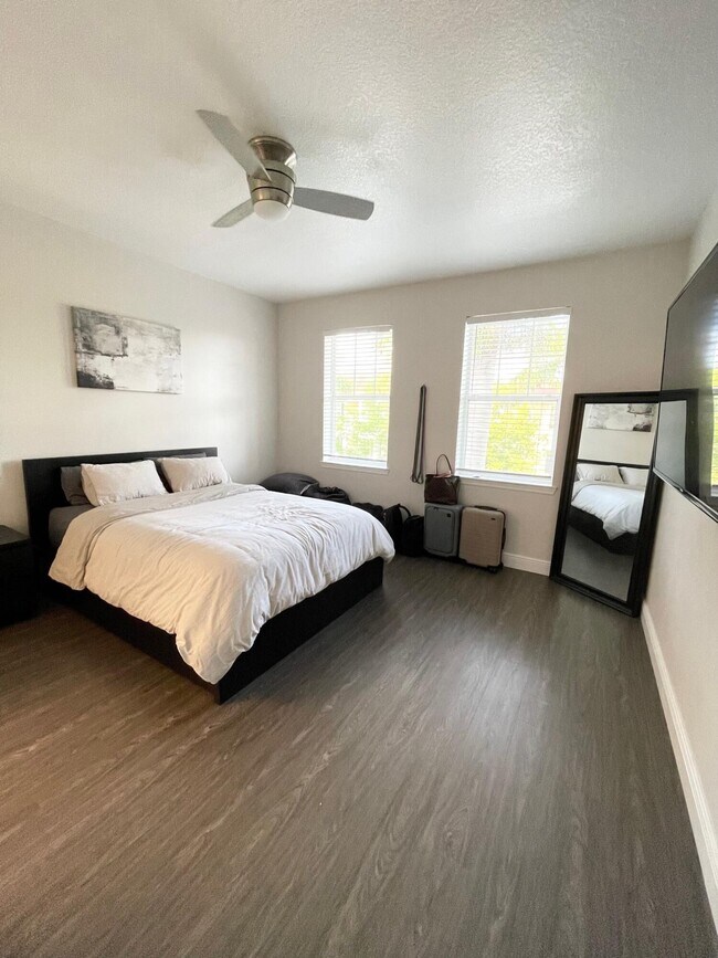 Building Photo - 276 Murcia Dr