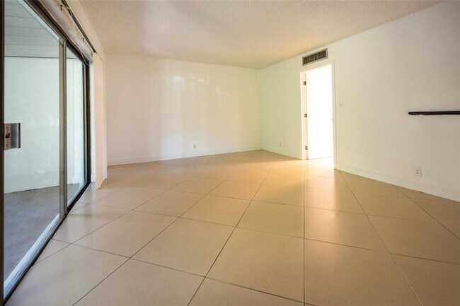 Building Photo - 3150 NW 88th Ave
