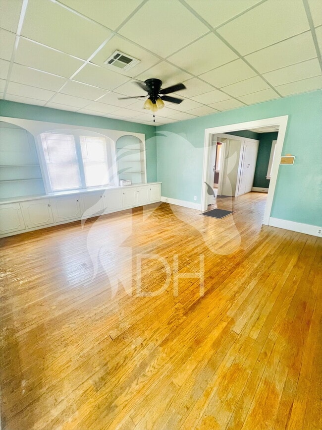 Building Photo - "Charming 2-Bed Gem in Enid's Heart!"