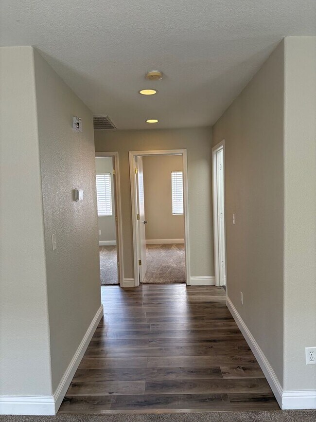 Building Photo - Charming 3 Bedroom, 2 Bath Home in Peacefu...