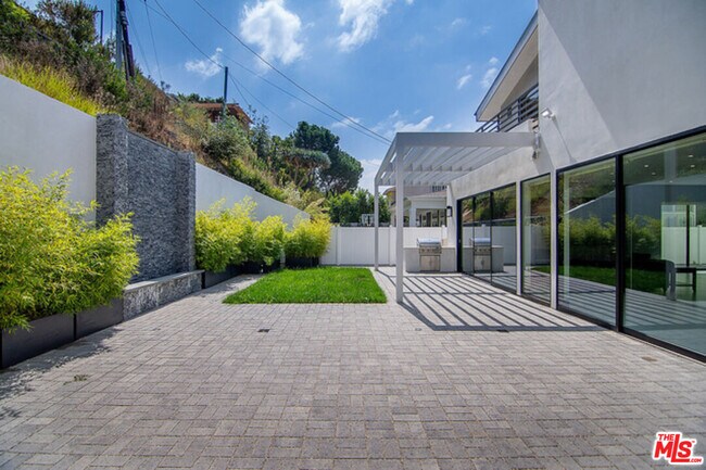 Building Photo - 2122 Castle Heights Ave