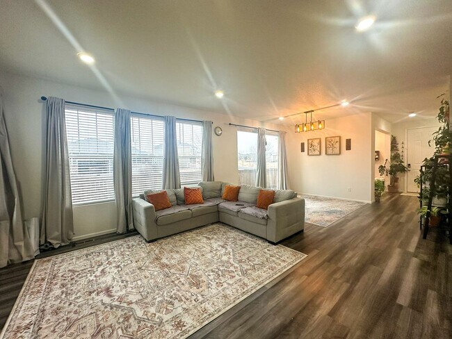 Building Photo - CORNER PAIRED HOME ACROSS THE PARK!