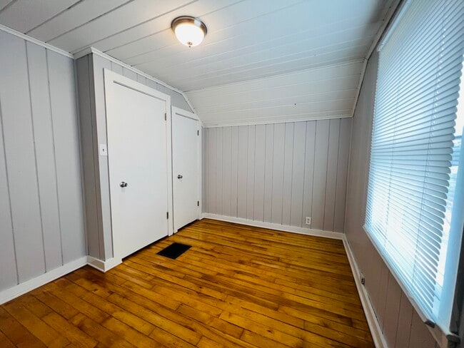 Building Photo - 5227 47th Ave