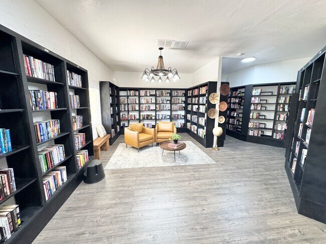 Building Photo - Amazing 2 Bedroom/2 Bath Condo!  Top Level Corner Unit with Spectacular Amenities!