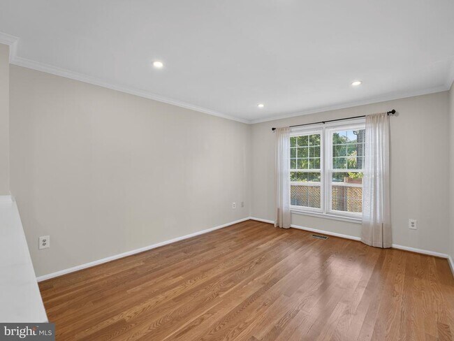 Building Photo - 7740 Bristol Square Ct