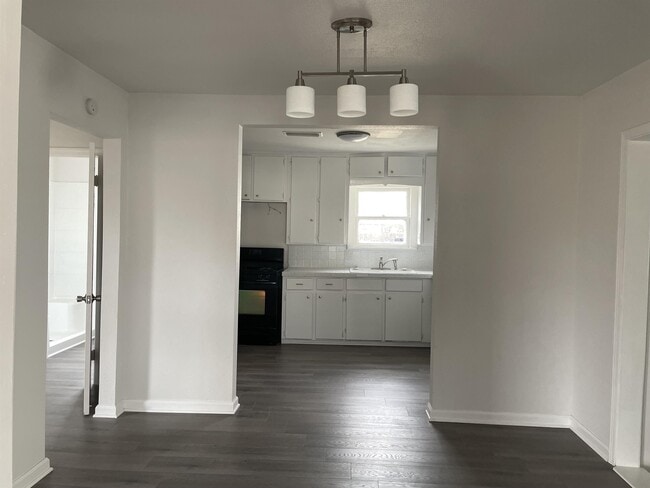 Building Photo - 4225 Harry St