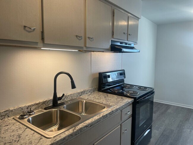 Building Photo - 6491 Carefree Ln