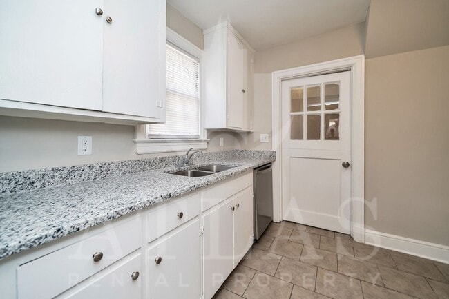 Building Photo - Spacious 3BR/2BA – 1,480 Sq Ft of Comforta...