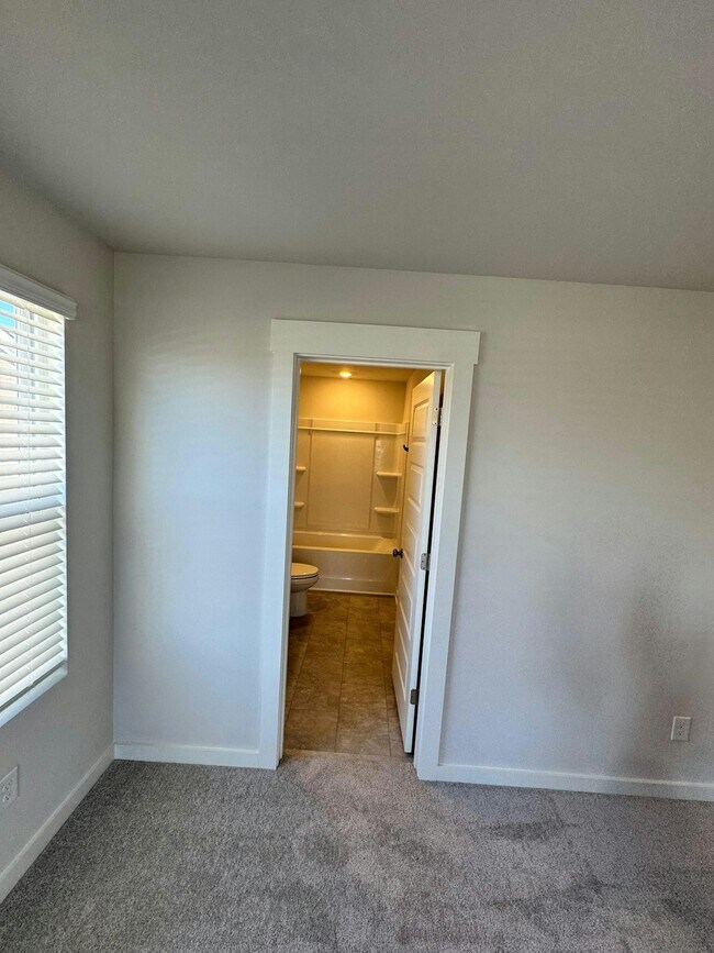 Building Photo - 3412 Shigo St