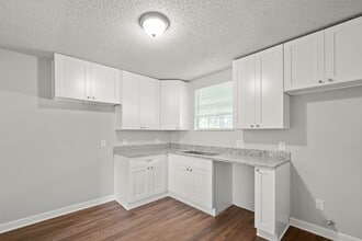 Building Photo - 2000 Bellview St