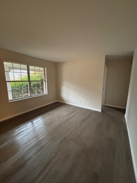 Building Photo - 6108 Hickory Hill Ln