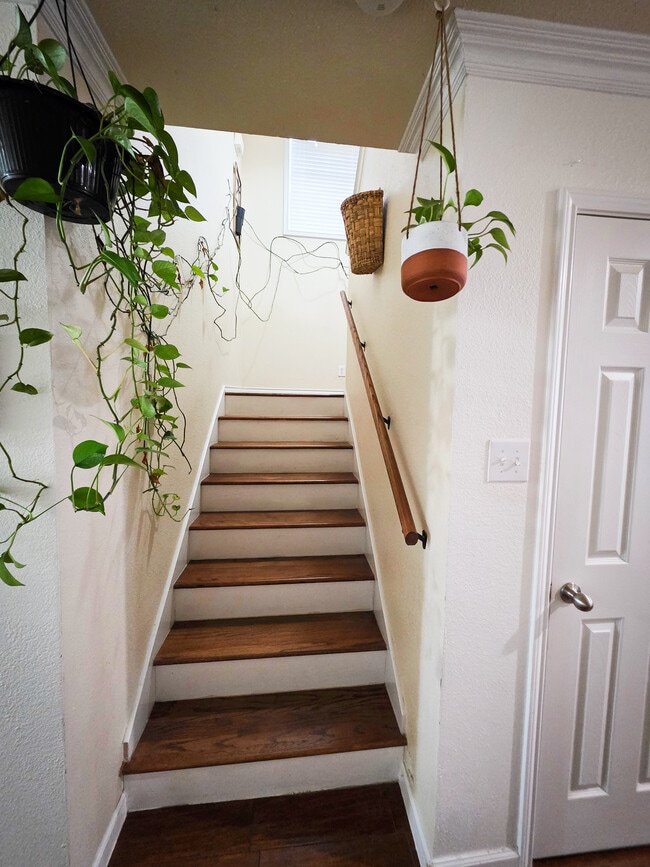 Building Photo - 5806 Valparaiso Way