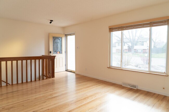 Building Photo - Wonderful Large 5 Bedroom House with Fenced Back Yard and 2-Car Garage