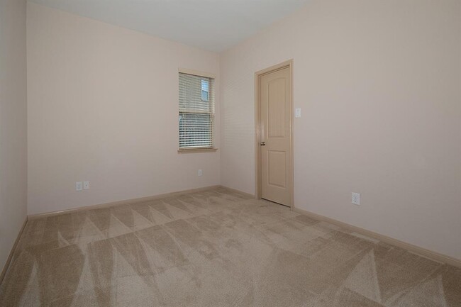 Building Photo - 11 Handbridge Pl