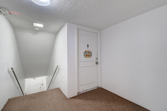 Building Photo - 170 Cypress Club Dr