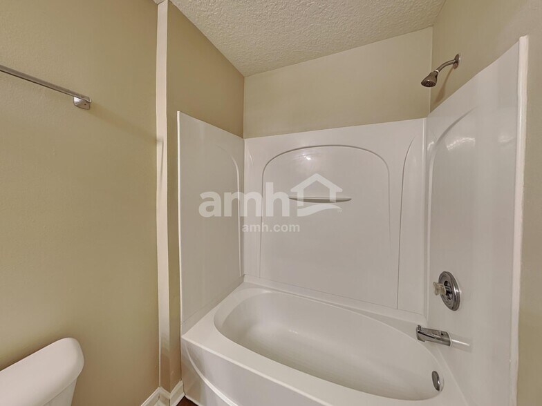 Building Photo - 11869 Hayden Lakes Cir