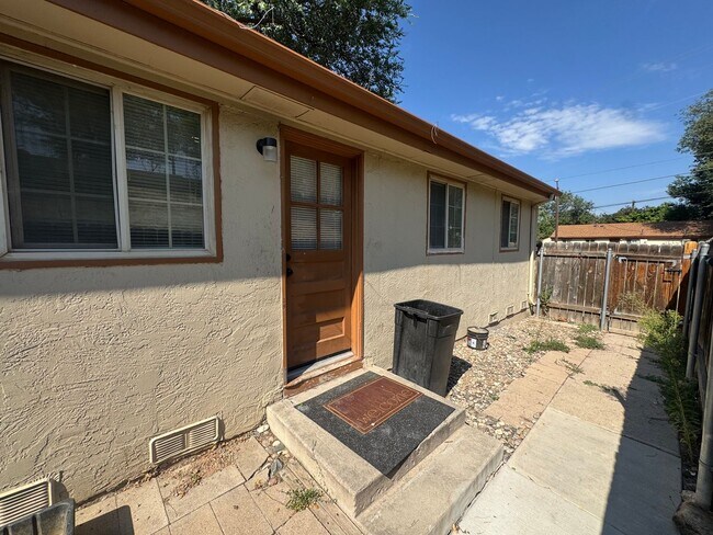Building Photo - 464-464 Glen View Ct