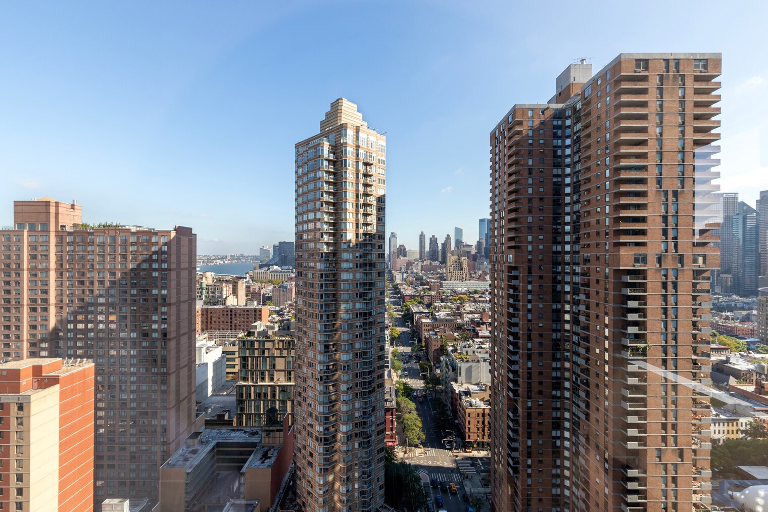 Building Photo - 561 10th Ave