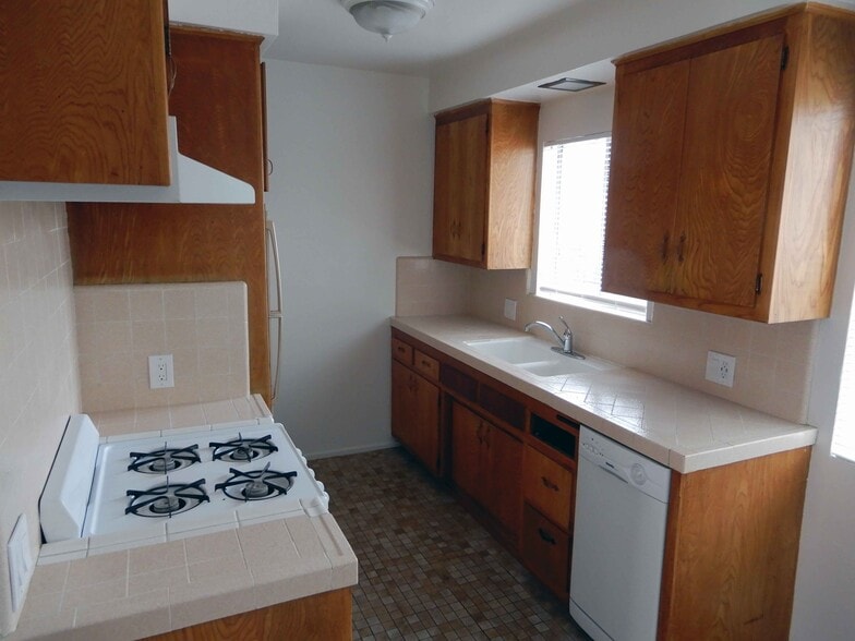 Building Photo - 5326 Lincoln Ave