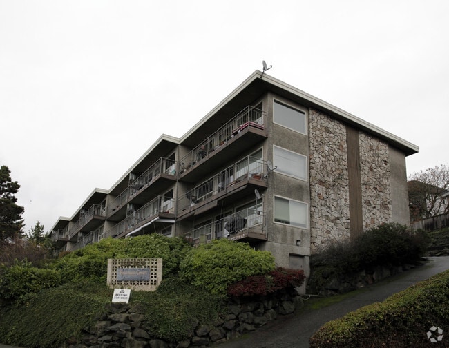 Building Photo - Fountain Court Apartments