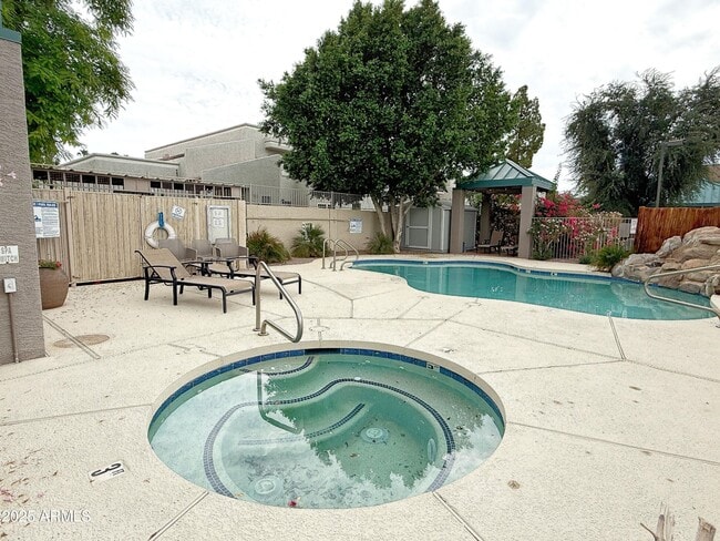 Building Photo - 2027 E University Dr
