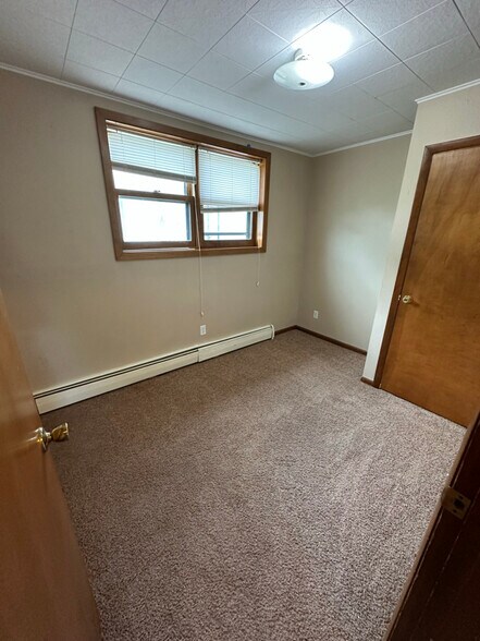 Building Photo - 413 Merriam Ave S