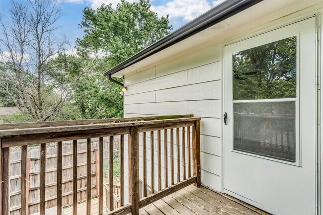 Building Photo - Completely renovated 4 bedroom, 3 bathroom...