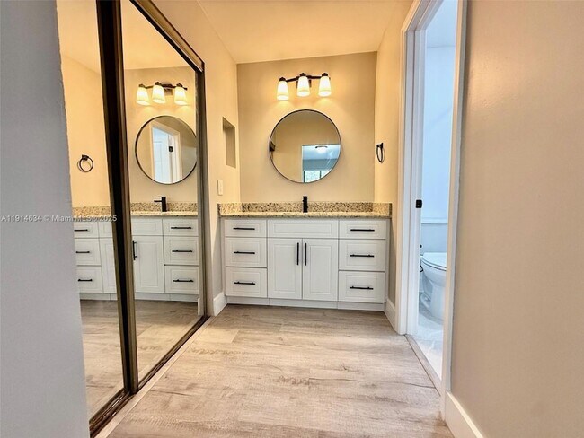 Building Photo - 9719 Hammocks Blvd