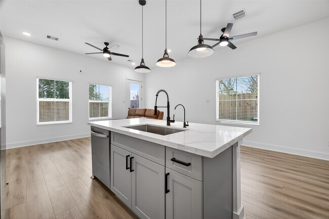 Building Photo - 314 Neyland St