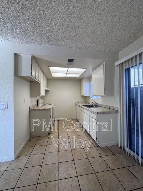 Building Photo - 7921 Montgomery Ave