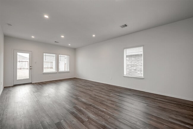 Building Photo - 5619 Vintage Oakmont Dr
