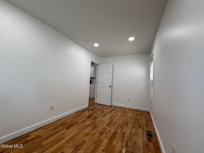 Building Photo - 479 2nd St