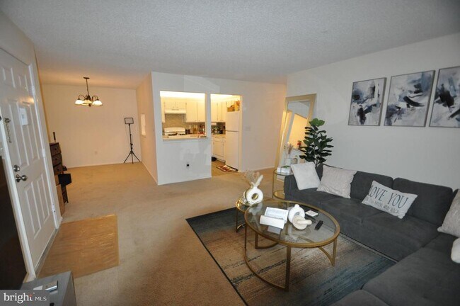 Building Photo - 13 Voscek Ct