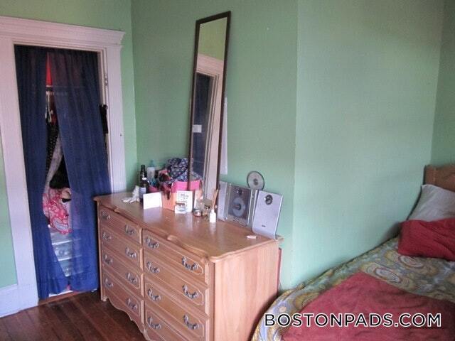 Building Photo - 447 Park Dr