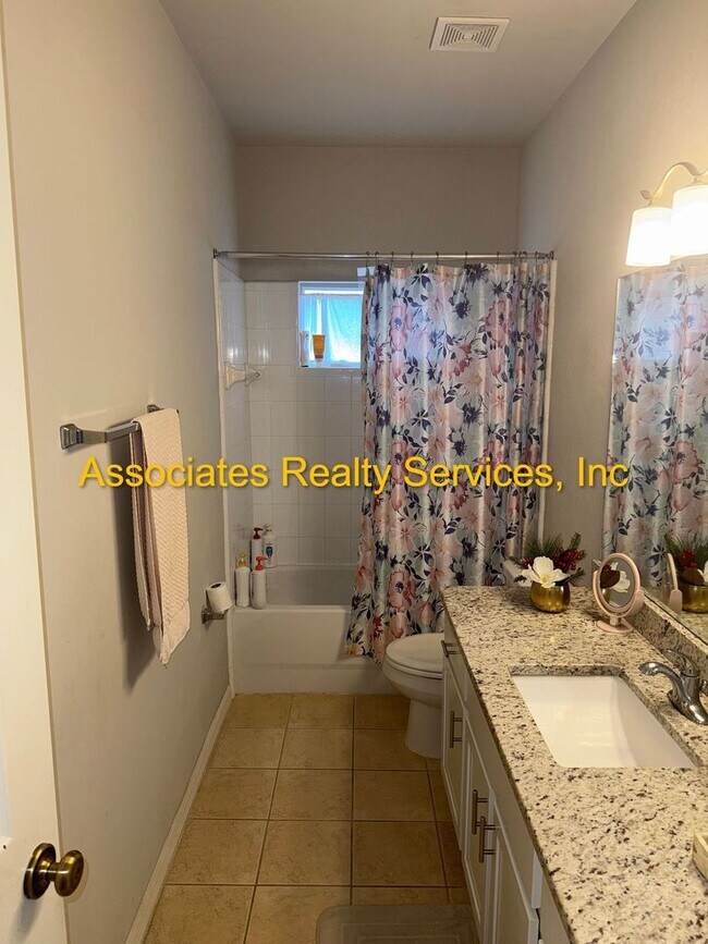 Building Photo - Spacious 4-Bedroom Home with Office in Portofino!  LOOK!