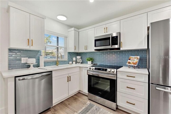 Building Photo - 7003 Sunset Way