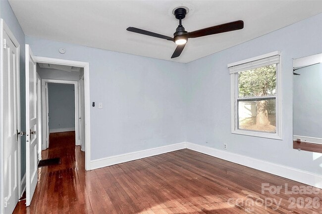 Building Photo - 1105 Brookhurst Dr