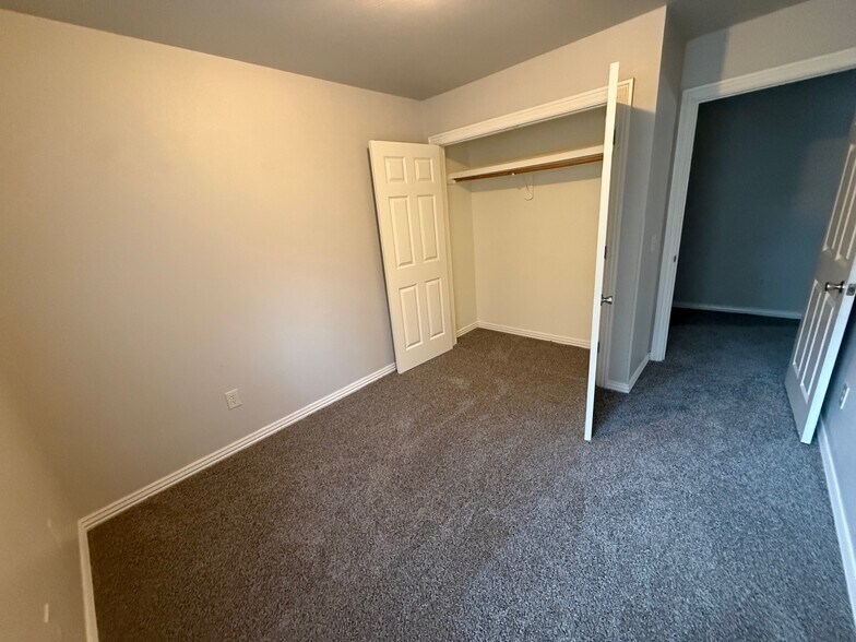 BEDROOM 1 - 2910 Meridian Plz